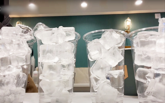 冰杯，把水凍成冰，入一個630億的局